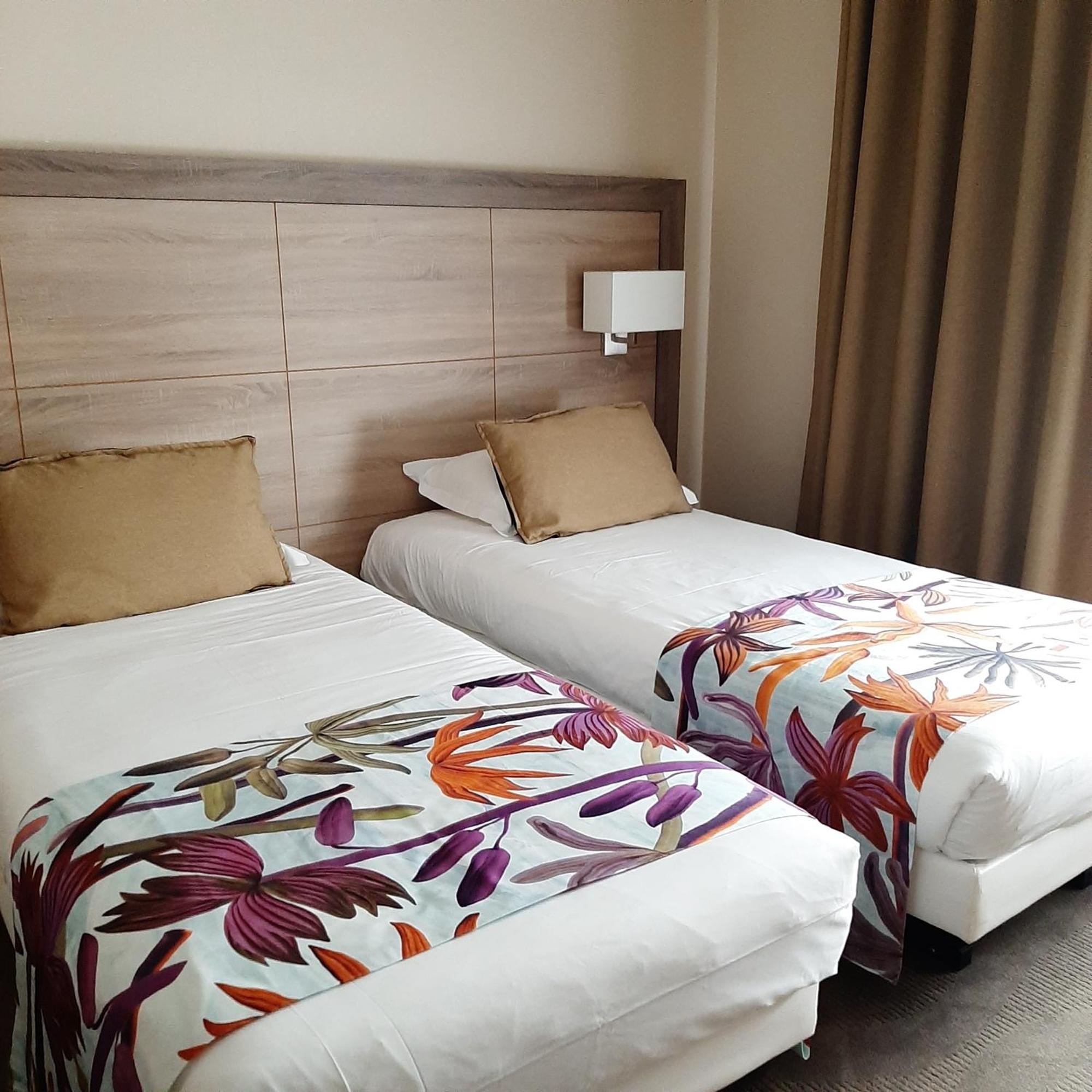 Logis Hotel Relais Saint Jacques - Chateauroux Déols Dış mekan fotoğraf